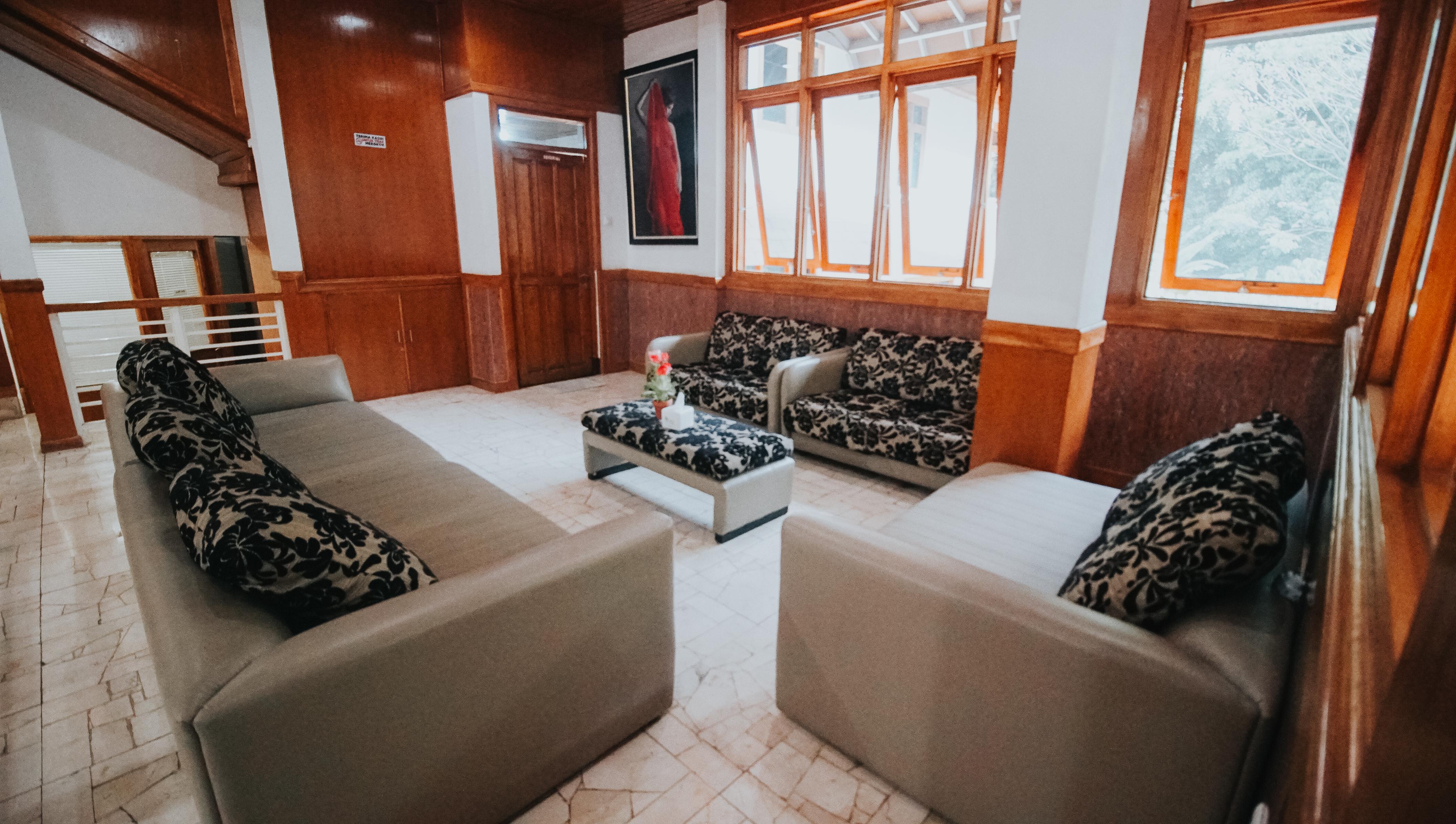 Oyo 1209 Tirtasari Nice Guesthouse Bandung Exterior foto